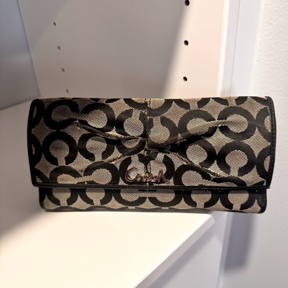 COACH Women’s wallet w/checkbook cover